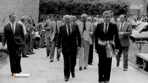 Nella foto d'archivio il sindaco Romano Zaretti e l'allora Ministro dell'Interno Oscar Luigi Scalfaro il giorno dell'inagurazione della nuova sede dei vigili del fuoco a Villadossola Nella foto d'archivio il sindaco Romano Zaretti e l'allora Ministro dell'Interno Oscar Luigi Scalfaro il giorno dell'inagurazione della nuova sede dei vigili del fuoco a Villadossola