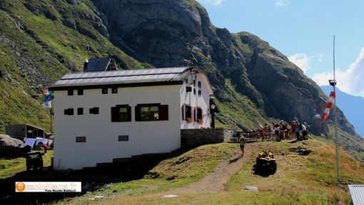 Il rifugio Margaroli, in alta Formazza Il rifugio Margaroli, in alta Formazza