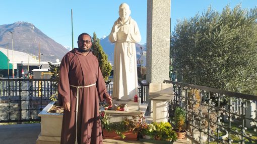 La parrocchia della Cappuccina accoglie padre Honoré Mosala La parrocchia della Cappuccina accoglie padre Honoré Mosala
