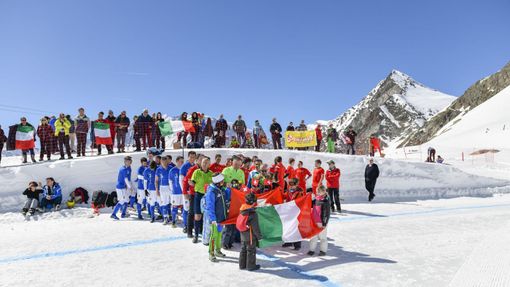 Sabato a Macugnaga torna lo spettacolo del calcio sulla neve Sabato a Macugnaga torna lo spettacolo del calcio sulla neve