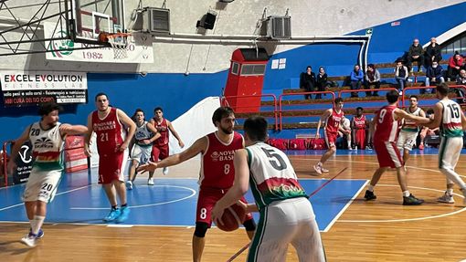 Derby tra la capolista Paracchini Expo Foma e la Vox Gravellona