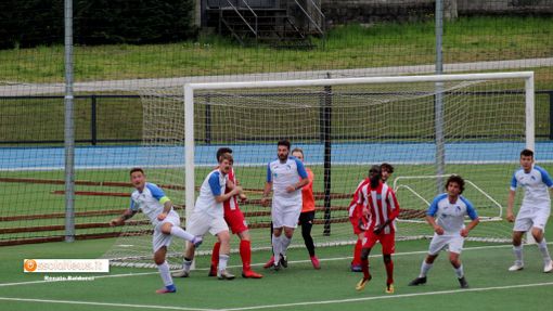 Foto: il gol dell 1 a 0 realizzato dal Villa Foto: il gol dell 1 a 0 realizzato dal Villa
