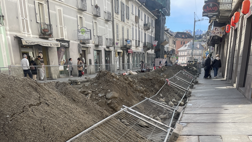 Vandali in azione venerdì notte in via Binda FOTO Vandali in azione venerdì notte in via Binda FOTO