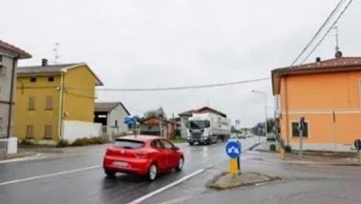 Incidente a Suno, i cittadini lanciano una petizione: "Occorre installare un semaforo" Incidente a Suno, i cittadini lanciano una petizione: "Occorre installare un semaforo"