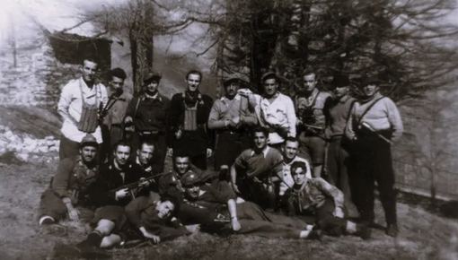 Colloro celebra l'80esimo anniversario del bombardamento tedesco del 45'