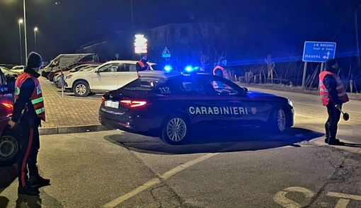 Tampona un’auto e fugge: 24enne ubriaco rintracciato dai Carabinieri Tampona un’auto e fugge: 24enne ubriaco rintracciato dai Carabinieri