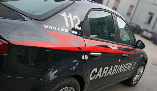 Villa, 43enne trovata in un bar ad infastidire i clienti, denunciata
