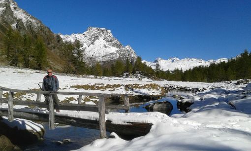 Paolo Crosa Lenz premiato per i 40 anni di giornalismo di montagna Paolo Crosa Lenz premiato per i 40 anni di giornalismo di montagna
