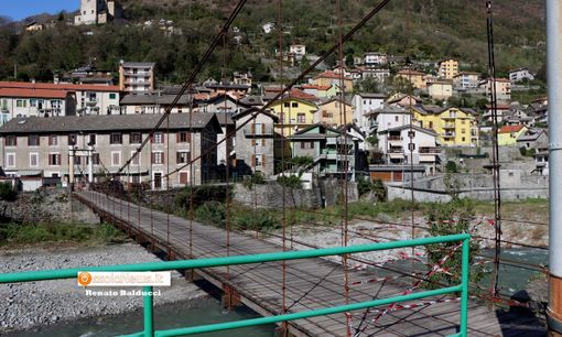 Cinque giorni di lavoro e la passerella sull'Ovesca tornerà sicura Cinque giorni di lavoro e la passerella sull'Ovesca tornerà sicura