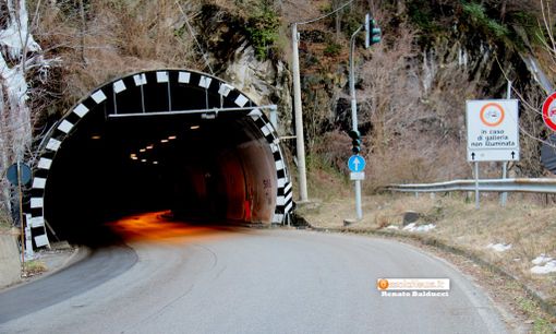 Sostituzione delle luci nella galleria Gozzi: senso unico alternato a Piedimulera