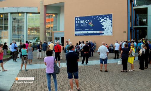 Inaugurata a La Fabbrica una collettiva d'arte: esposti 210 quadri Inaugurata a La Fabbrica una collettiva d'arte: esposti 210 quadri