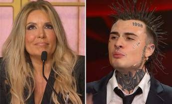 Ballando, Lucarelli punge e Rosa Chemical sbotta: "Più di così non so che fare"