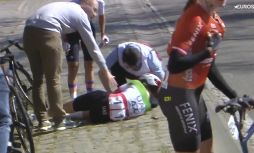 Paura per Elisa Longo Borghini: costretta al ritiro dal Fiandre dopo una brutta caduta Paura per Elisa Longo Borghini: costretta al ritiro dal Fiandre dopo una brutta caduta
