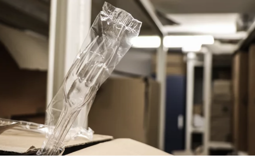 Stop alla vendita di plastica monouso: addio a posate e piatti non biodegradabili Stop alla vendita di plastica monouso: addio a posate e piatti non biodegradabili