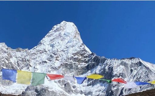 A La Fabbrica le immagini della scalata all'Ama Dablam A La Fabbrica le immagini della scalata all'Ama Dablam