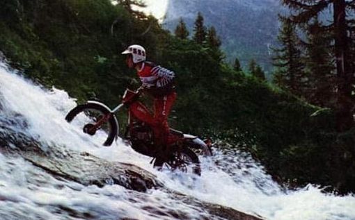 Quando Roberto Daverio risalì in moto una cascata  FOTO