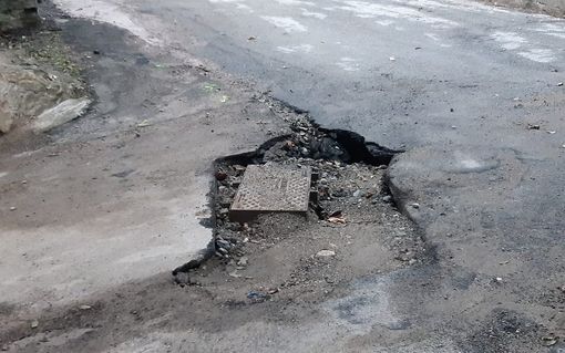 Strade dissestate con la posa della fibra