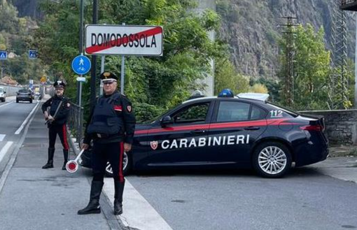 Si riprendono con lo smartphone mentre incendiano un capannone, denunciati due giovani Si riprendono con lo smartphone mentre incendiano un capannone, denunciati due giovani