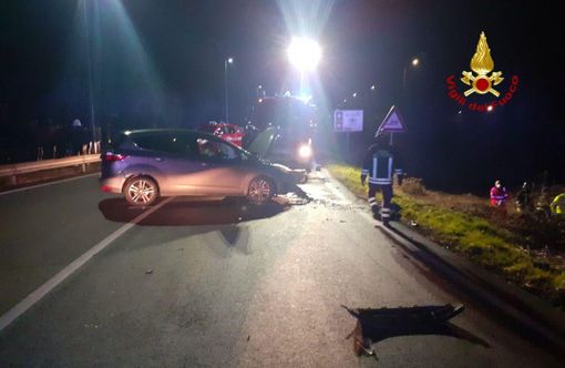 Pallanzeno frontale tra auto, due persone ferite Pallanzeno frontale tra auto, due persone ferite