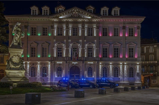 Lo aiutava nelle faccende domestiche, ma intanto gli svuotava la cassaforte. Denunciata 47enne domese