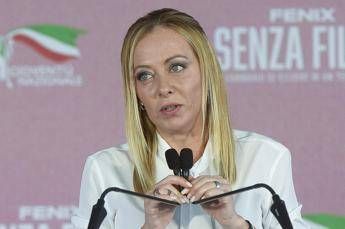 Scontri tra Pro Pal e polizia a Milano, Meloni: "Immagini indegne, sedicenti 'pacifisti'"