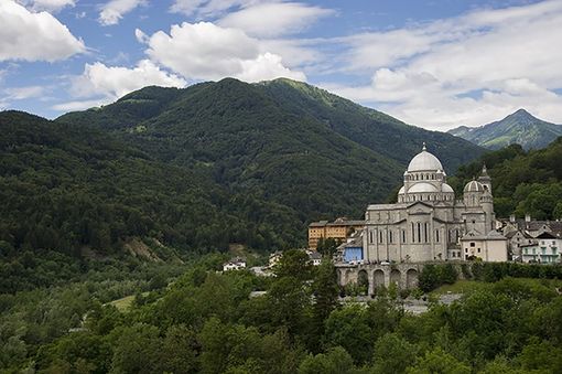 Centenario della basilica di Re, una rosa d'oro per la Madonna del Sangue