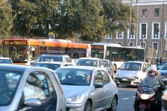 Roma, evitato blocco dei veicoli euro 4 e 5: approvata delibera