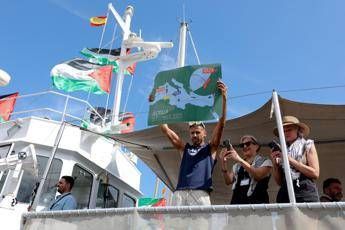 Flotilla, attivisti: "Ancora 40 italiani a bordo, la missione continua" Flotilla, attivisti: "Ancora 40 italiani a bordo, la missione continua"