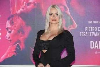 Mercedesz Henger a Verissimo, diventerà mamma di una femminuccia: "È un momento magico" Mercedesz Henger a Verissimo, diventerà mamma di una femminuccia: "È un momento magico"