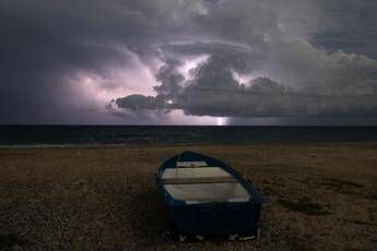 Nubifragi, mareggiate e burrasca: è massima allerta, le previsioni meteo Nubifragi, mareggiate e burrasca: è massima allerta, le previsioni meteo