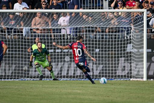 Poker al Frosinone, Cagliari agli ottavi di Coppa con il Napoli