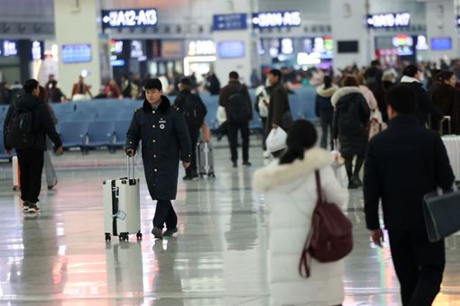 Cina, 1,4 mld di viaggi interregionali in previsione della Festa di primavera Cina, 1,4 mld di viaggi interregionali in previsione della Festa di primavera