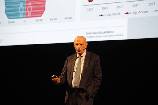 Il presidente dell'Istat a Novara: "Tra 50 anni in Italia ci saranno più anziani che giovani" Il presidente dell'Istat a Novara: "Tra 50 anni in Italia ci saranno più anziani che giovani"