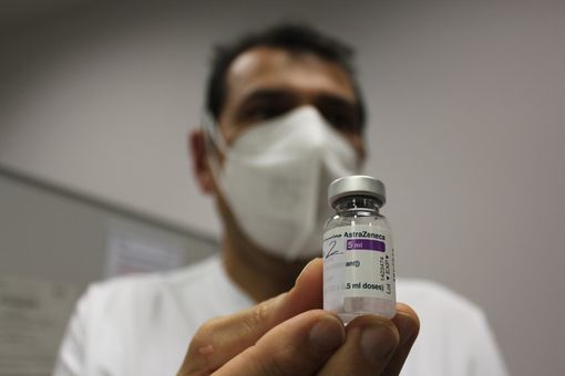 Anche il Piemonte stoppa il lotto del vaccino Astrazeneca sospeso dall'Aifa Anche il Piemonte stoppa il lotto del vaccino Astrazeneca sospeso dall'Aifa
