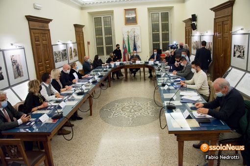 Il consiglio domese è tornato a riunirsi nella Sala Storica del Municipio FOTO
