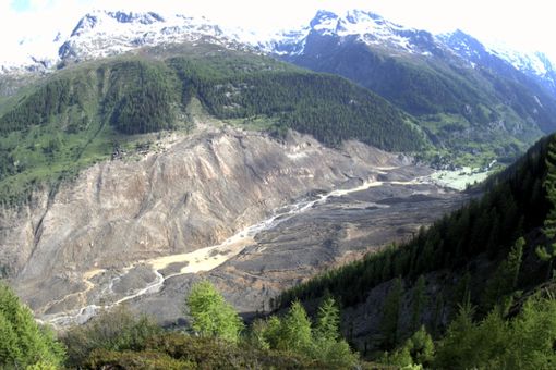 Verrà ricostruito Blatten, il villaggio distrutto dal ghiacciaio
