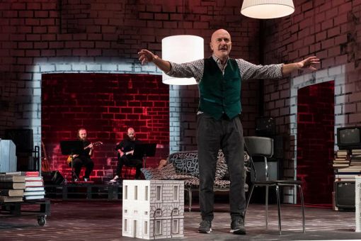 Claudio Bisio protagonista al teatro La Fabbrica con "La mia vita raccontata male"