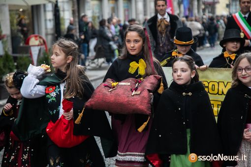 Domodossola consegna le chiavi al Carnevale: sabato la grande apertura con il Togn, la Cia e i gruppi svizzeri