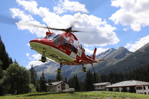 Dramma in Ticino: auto precipita per 150 metri, un morto