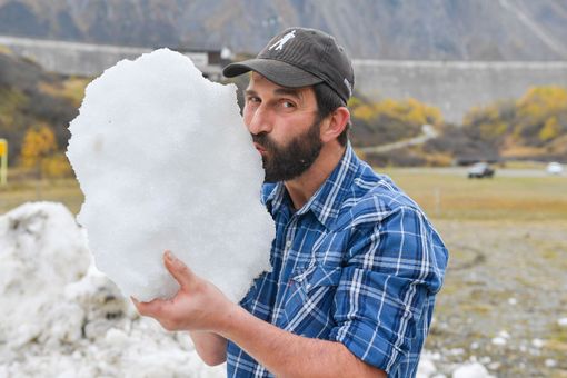 Riale, sotto i teli pronti 8mila metri cubi di neve per anticipare la stagione dello sci di fondo Riale, sotto i teli pronti 8mila metri cubi di neve per anticipare la stagione dello sci di fondo