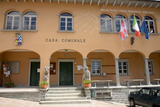 Doppia surroga nel 'parlamentino' di Villette Doppia surroga nel 'parlamentino' di Villette