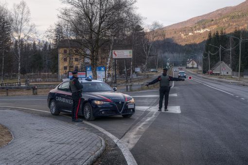 Santa Maria Maggiore, acquisti con una carta di credito rubata: denunciate due donne milanesi