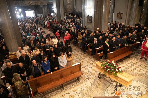 Una grande folla per l'ultimo commosso saluto a Pierantonio Ragozza Una grande folla per l'ultimo commosso saluto a Pierantonio Ragozza