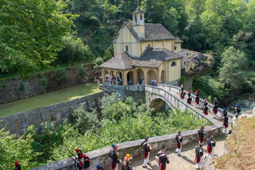 Festegiamenti di S.Valentino con parata della Milizia Festegiamenti di S.Valentino con parata della Milizia