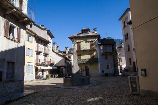 La 'Piazza della solidarietà' torna ai mercatini natalizi di Domodossola