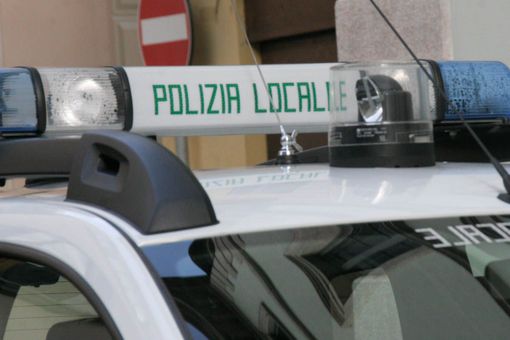 Incidente alla rotonda di via Piave tra un'auto e una bici