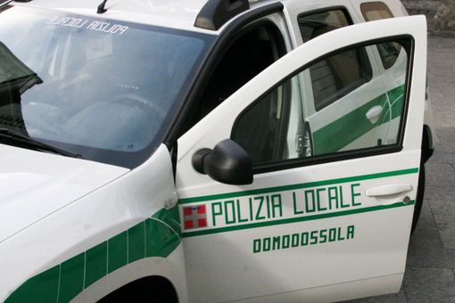 La Polizia Locale domese denuncia una donna per intestazione fittizia di veicoli