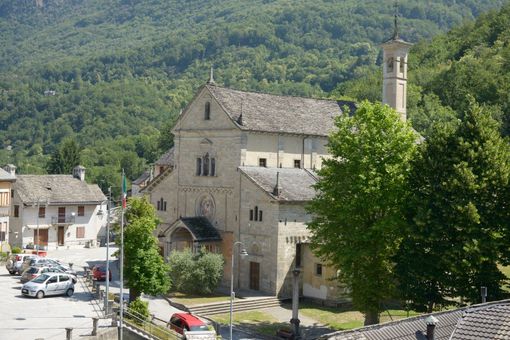La piazza del campanile di Montecrestese sarà intitolata a don Tullio Bertamini