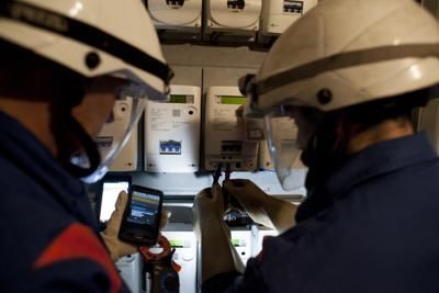 By passa un contatore chiuso per morosità e 'ruba' energia per 4500 euro, denunciata una 46enne