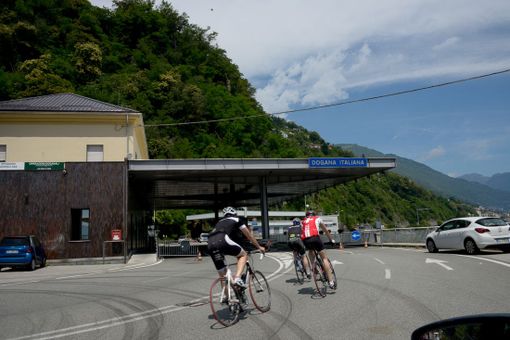 Frontiere con la Svizzera, altro cambio di regole: si entra in Italia solo con il tampone Frontiere con la Svizzera, altro cambio di regole: si entra in Italia solo con il tampone